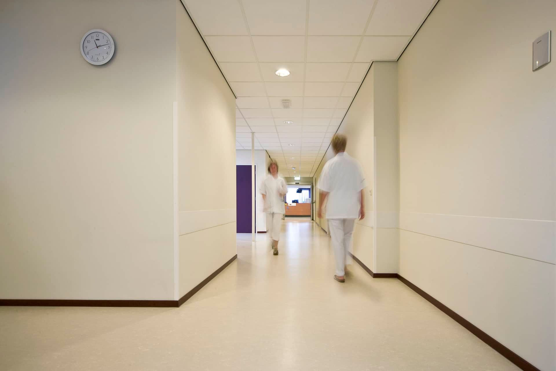 De gang van het dialysecentrum in Meppel.