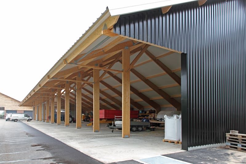 Overkapping met houten balken
