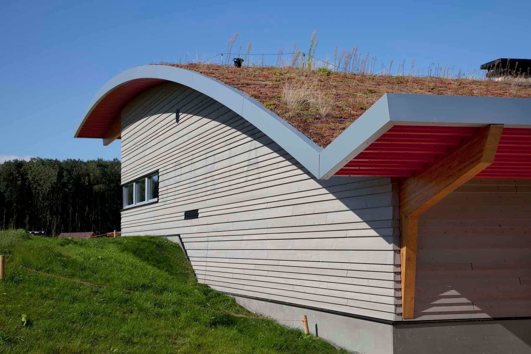 Grijs houten met rond dak