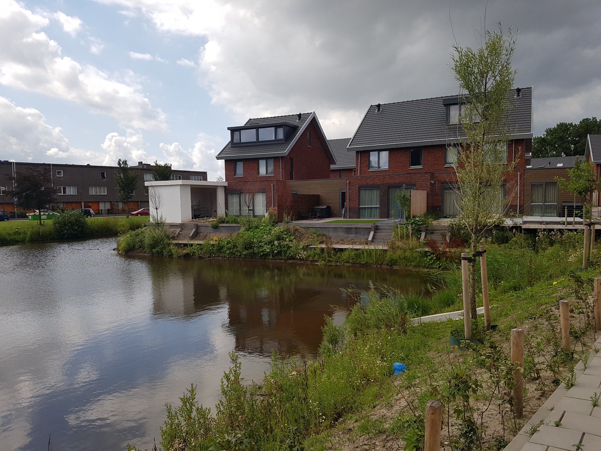 Huizen aan een vijvertje