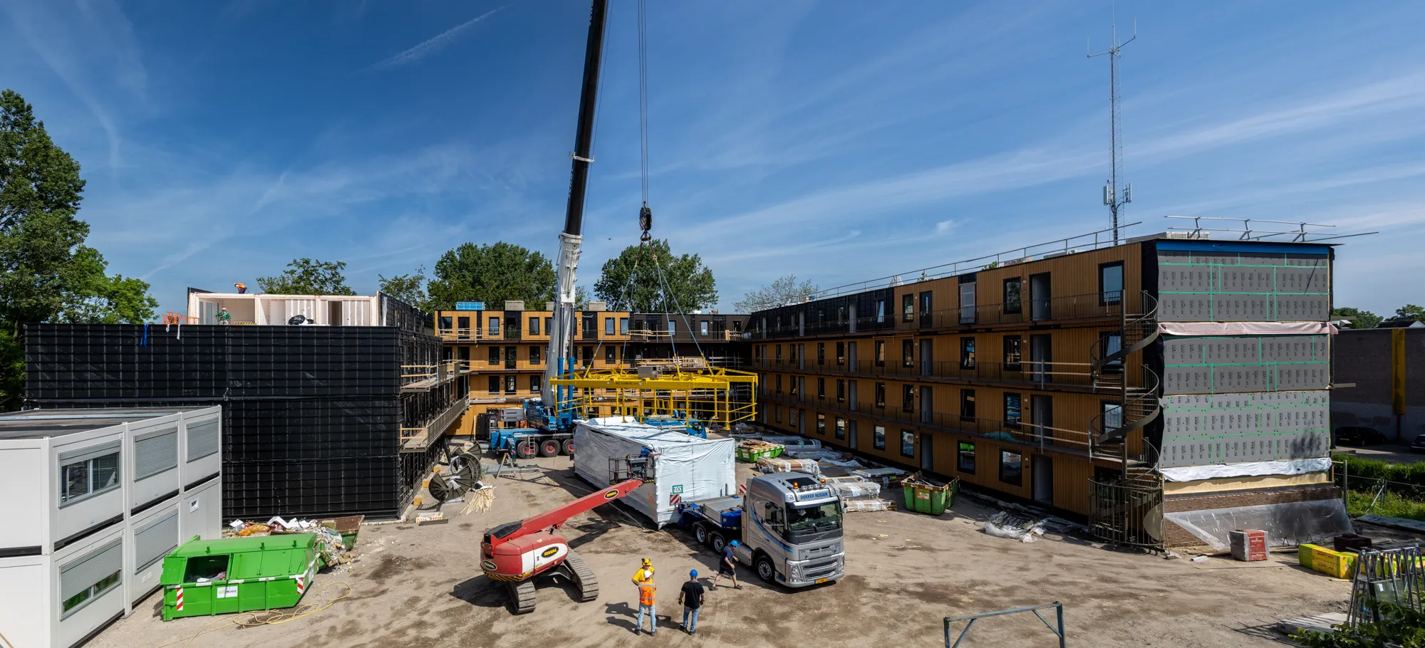 Woningbouw in aanbouw op bouwterrein