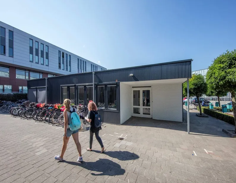 Huisvesting X11 zwart met witte schoolingang